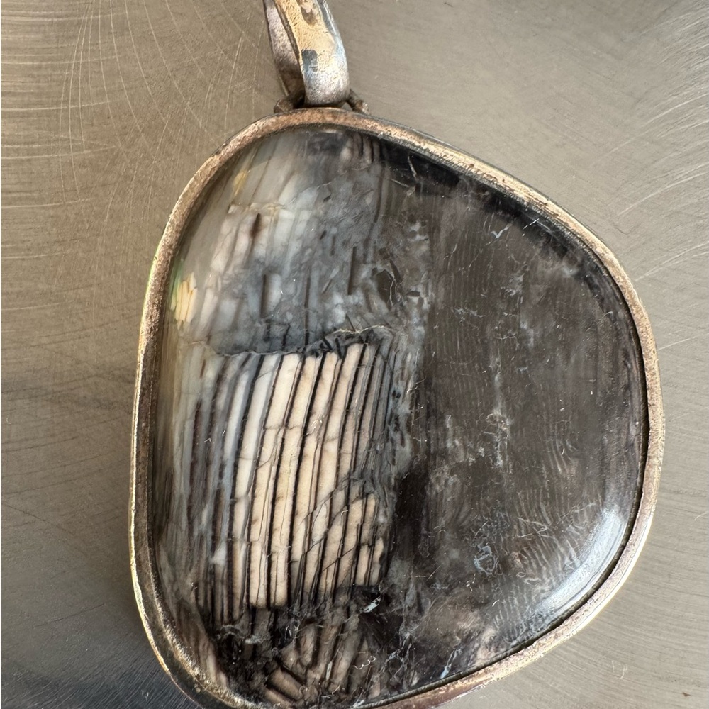 Artisan Black & Ivory Pendant – Natural Horn/Bone Style